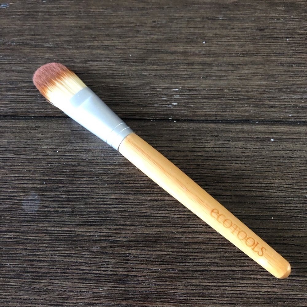 Eco Tools By: Alicia Silverstone Make-up Brush: Foundation Brush